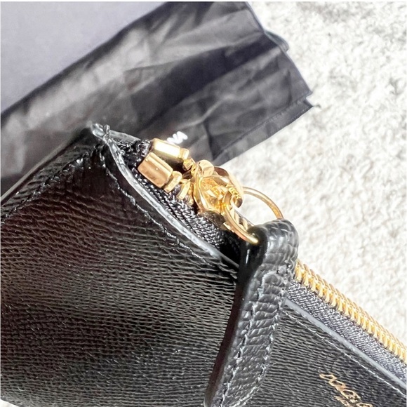 Auth Dolce & Gabbana NWOT bk leather zip wallet gold hardware box,dust bag, card - Picture 5 of 5